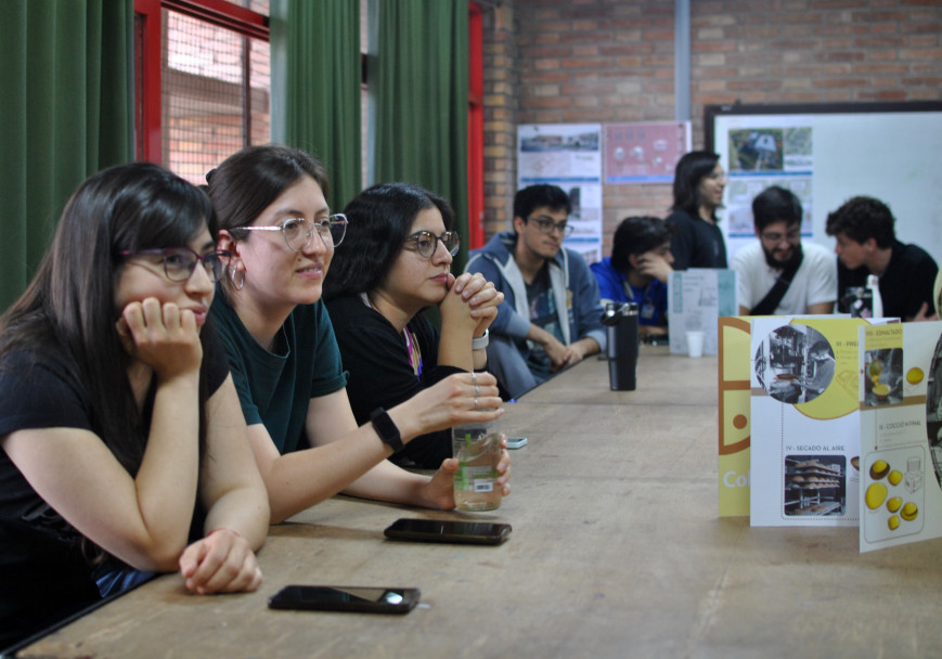 imagen Estudiantes presentaron proyectos de arquitectura industrial enfocados en la empresa COLBO
