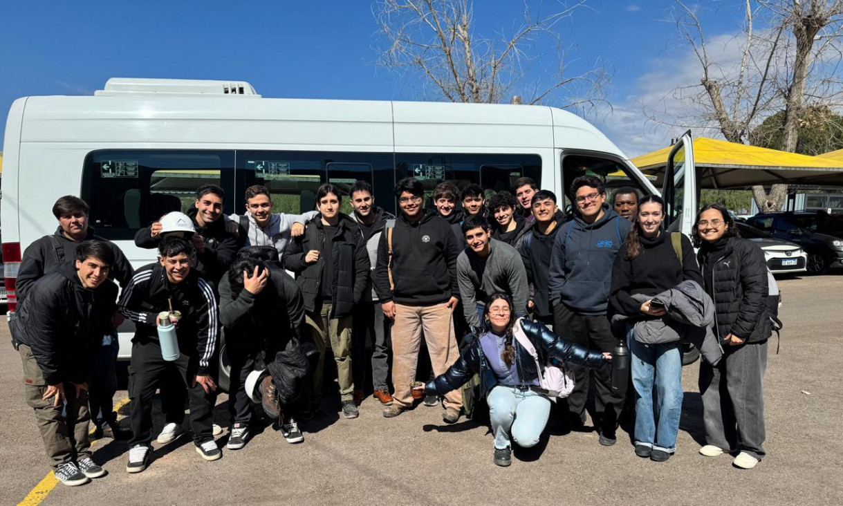 imagen Estudiantes de Ingeniería en Petróleo fortalecieron su formación con una visita a empresa del sector industrial