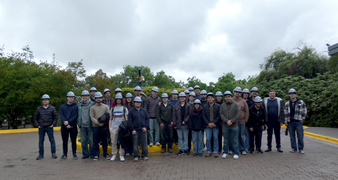 imagen Estudiantes de Ingeniería Mecatrónica realizaron una visita técnica a IMPSA 