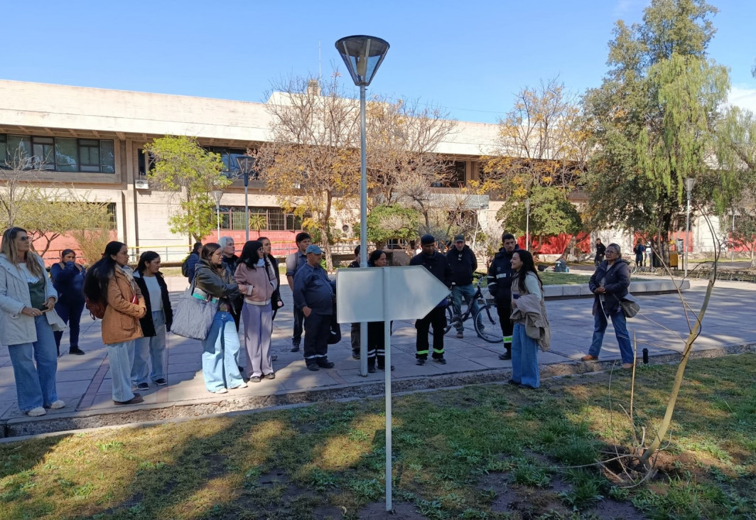 imagen La Facultad mostró sus avances en compostaje durante un recorrido institucional