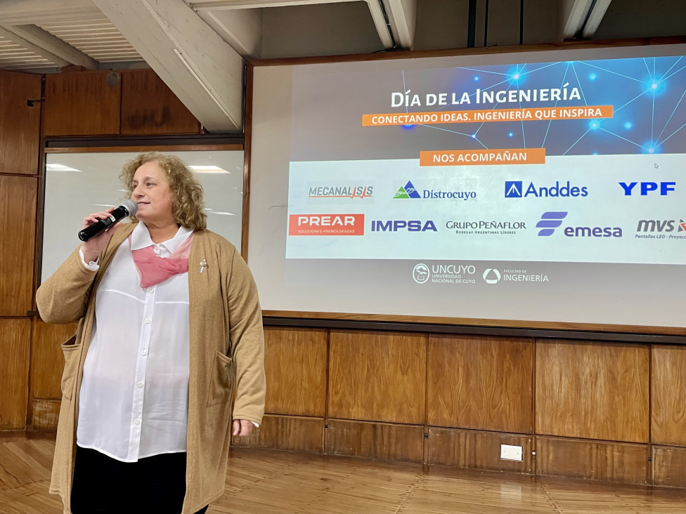 imagen Con exposiciones académicas y de empresas se celebró el Día de la Ingeniería