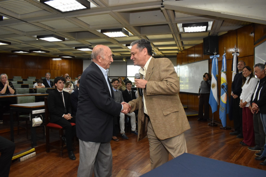 imagen Nuevos egresados y egresadas prestaron juramento en la Facultad de Ingeniería