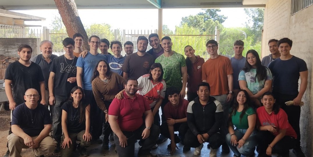 imagen Estudiantes de la UNCUYO y la UTN compartieron una práctica experimental sobre hormigón armado