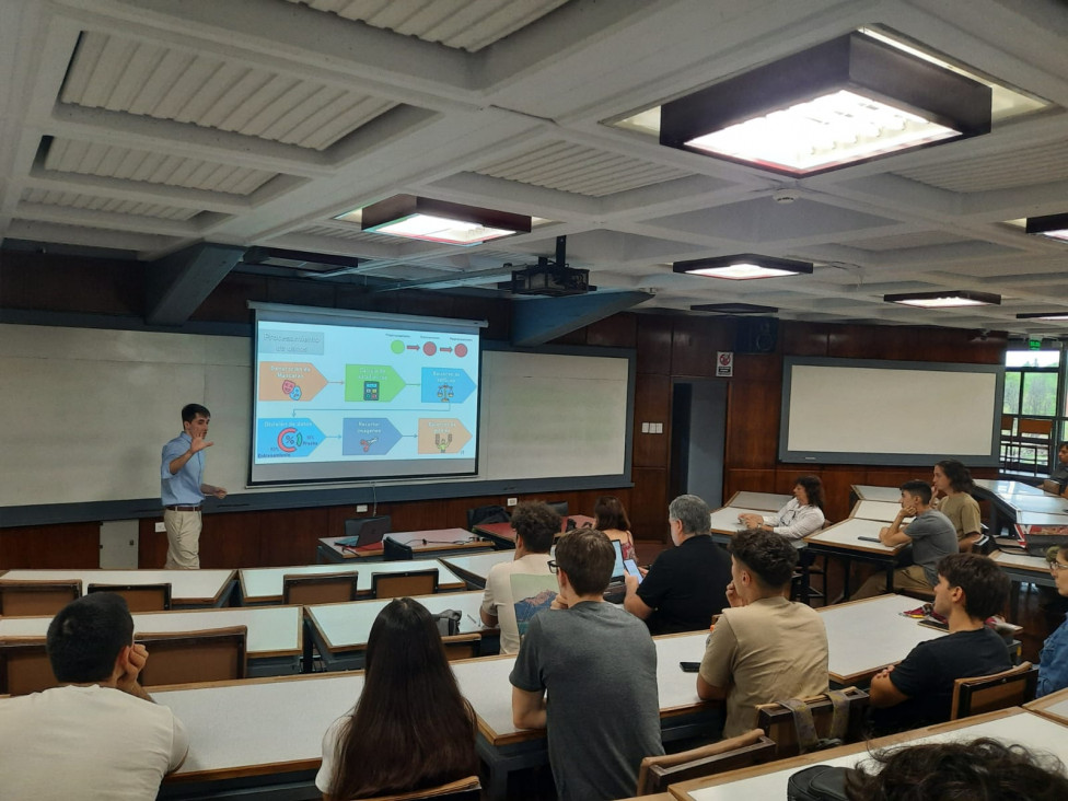 imagen Estudiante presentó proyecto sobre detección de daños estructurales usando imágenes satelitales