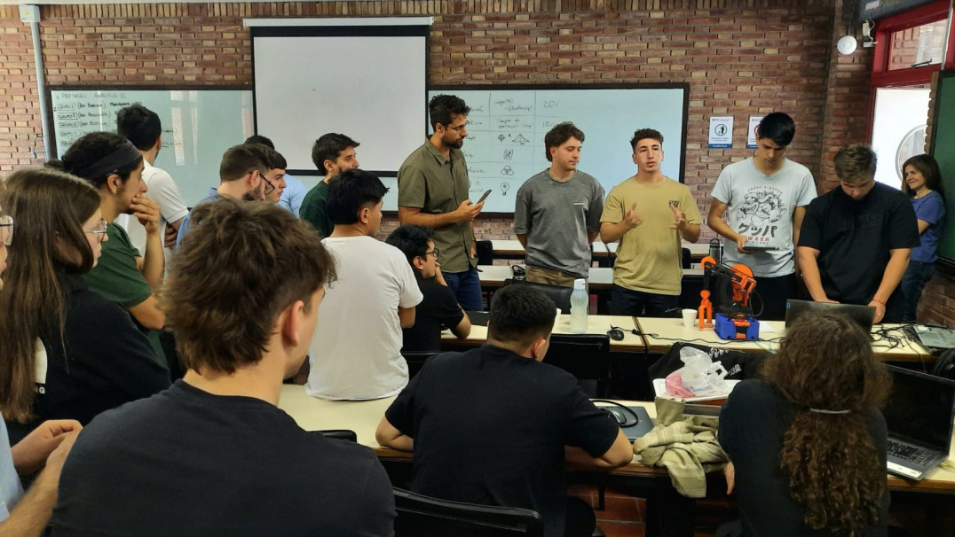 imagen Estudiantes de Mecatrónica presentaron proyectos de robótica