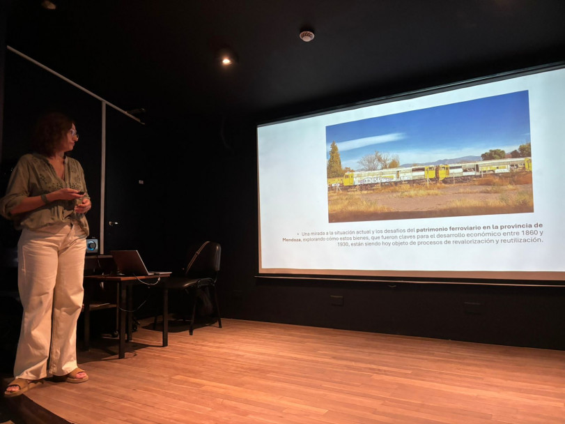 imagen Estudiantes de Arquitectura recorrieron espacios clave del patrimonio mendocino