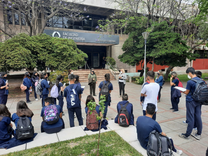 imagen Estudiantes de San Martín visitaron la Facultad