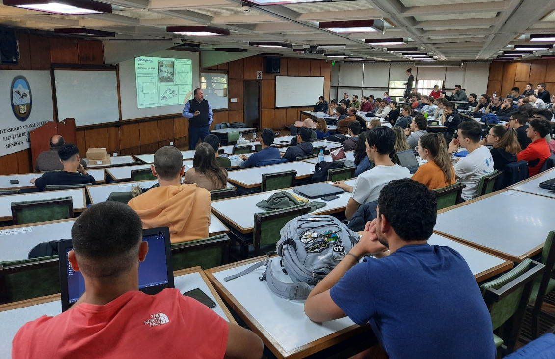 imagen Especialista brindó charla sobre los desafíos que plantean las monedas virtuales