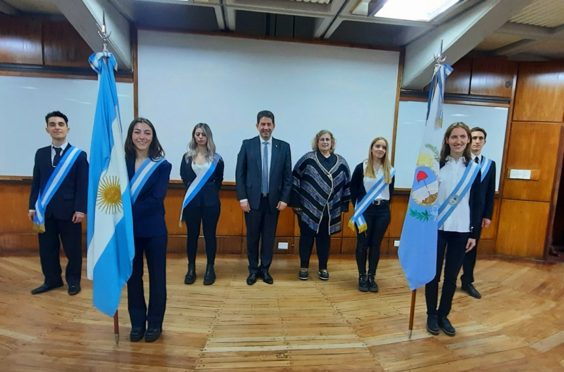 imagen Se realizó el cambio de atributos de la Bandera Nacional y Provincial 