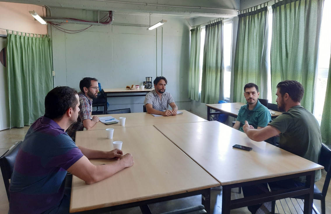 imagen Investigadores de la Facultad se reunieron con personal de la CNEA