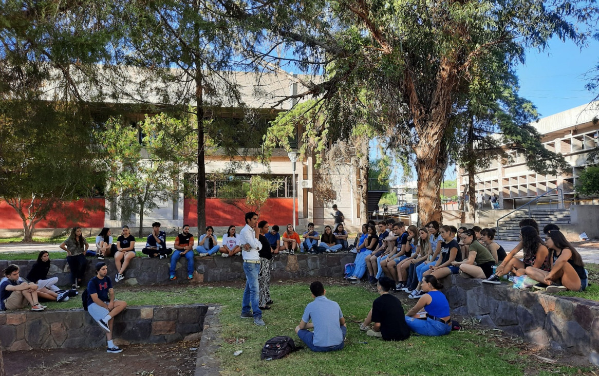 imagen Se invita a docentes a participar de conversatorio sobre salud mental y juventudes 