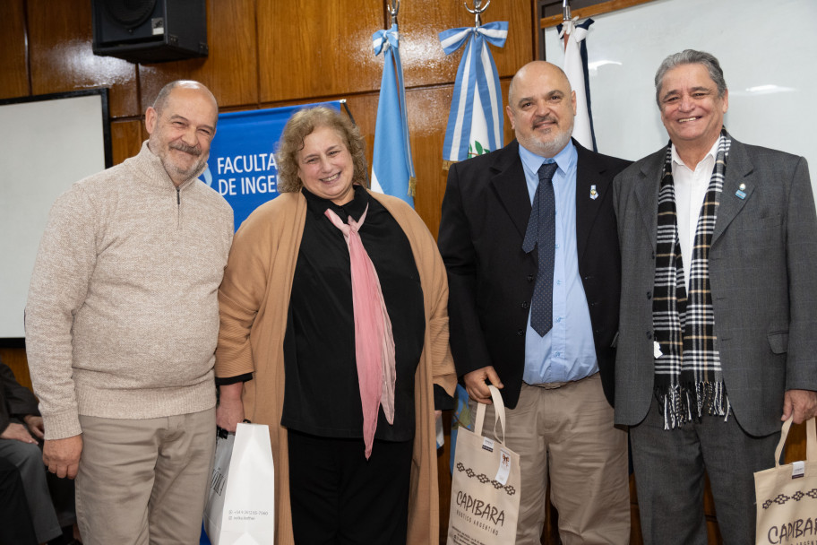 imagen Patricia Infante y Eduardo Iriarte asumieron como decana y vicedecano para el período 2026-2030