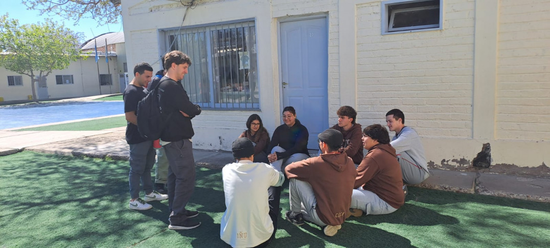 imagen Estudiantes de Ingeniería promovieron la innovación en el Colegio Tomás Alva Edison