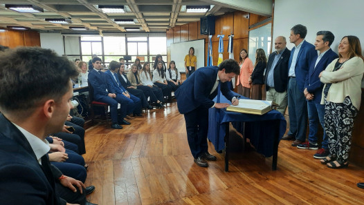 imagen El vicedecano tomó juramento a nuevos egresados y egresadas de la Facultad