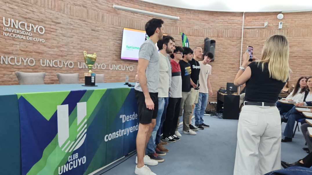 imagen Estudiantes de Ingeniería obtuvieron el segundo puesto