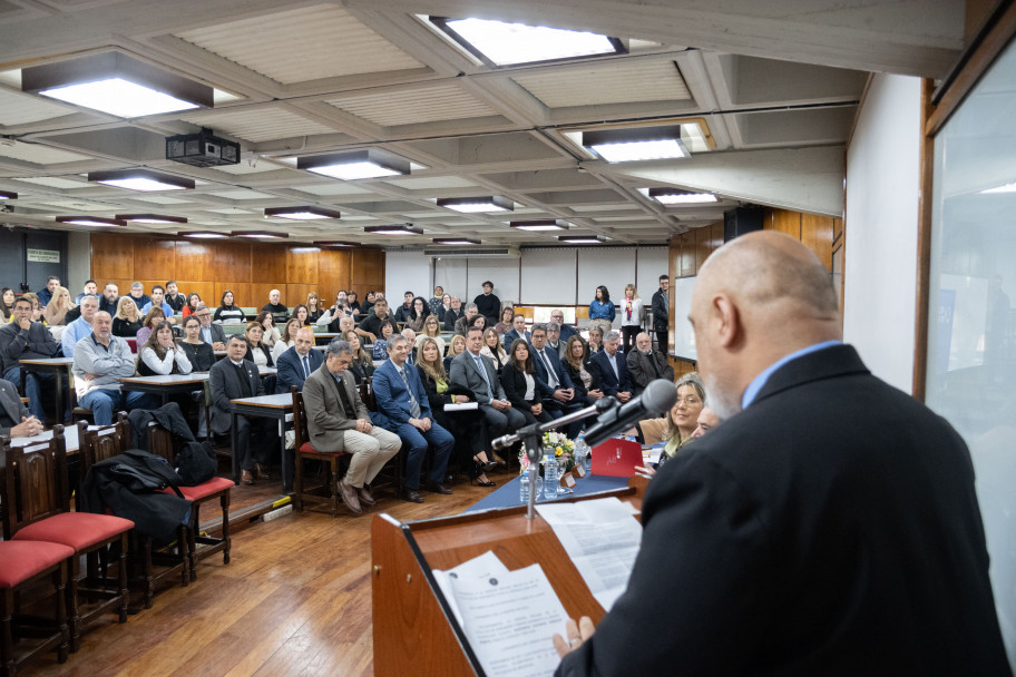 imagen El Vicedecano, Eduardo Iriarte, brindó unas emotivas palabras