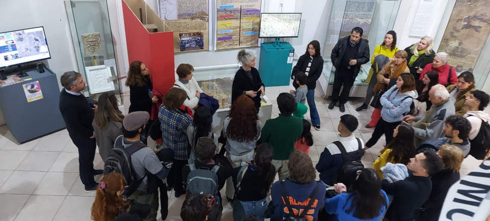 imagen Docentes y estudiantes de la Facultad participan de una exposición en el Museo Moyano