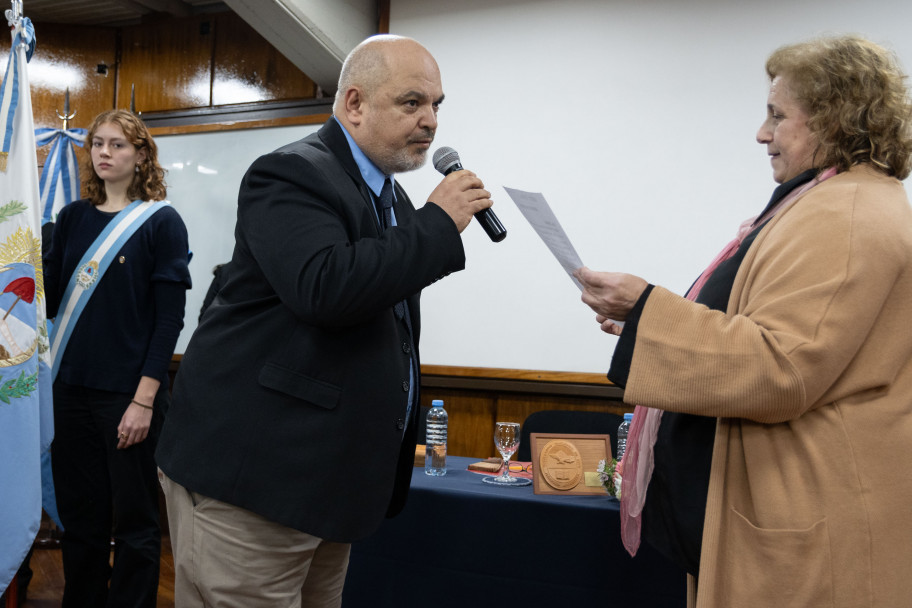 imagen Patricia Infante y Eduardo Iriarte asumieron como decana y vicedecano para el período 2026-2030