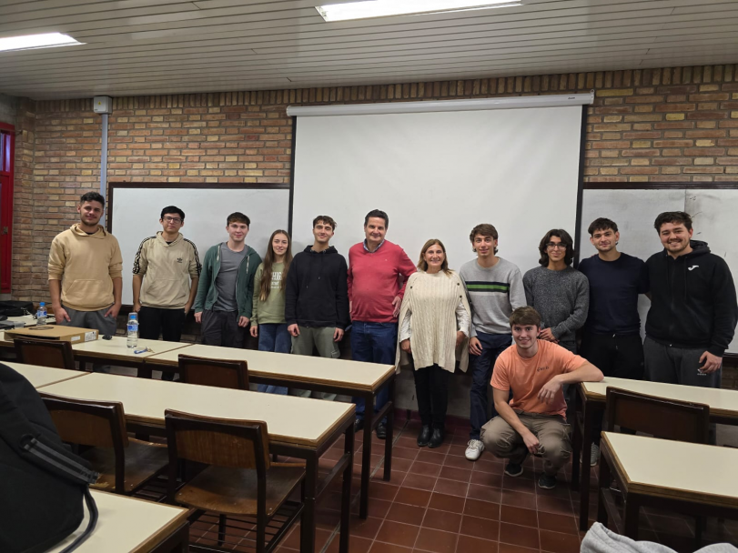 imagen Estudiantes de Computación dialogaron con Horacio Vega, profesional de IMPSA, sobre Gestión de Proyectos de IA
