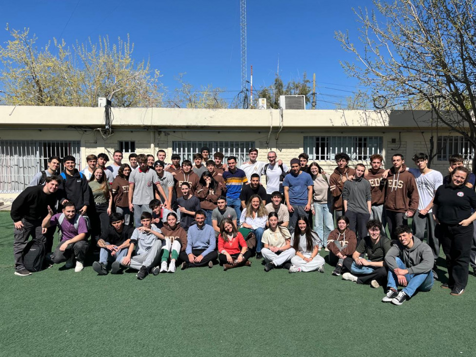 imagen Estudiantes de Ingeniería promovieron la innovación en el Colegio Tomás Alva Edison
