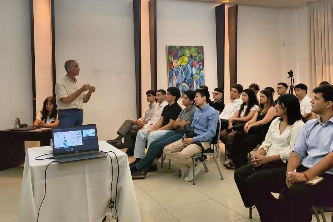 imagen La Facultad fortaleció vínculos con el sector energético en una jornada de jóvenes profesionales