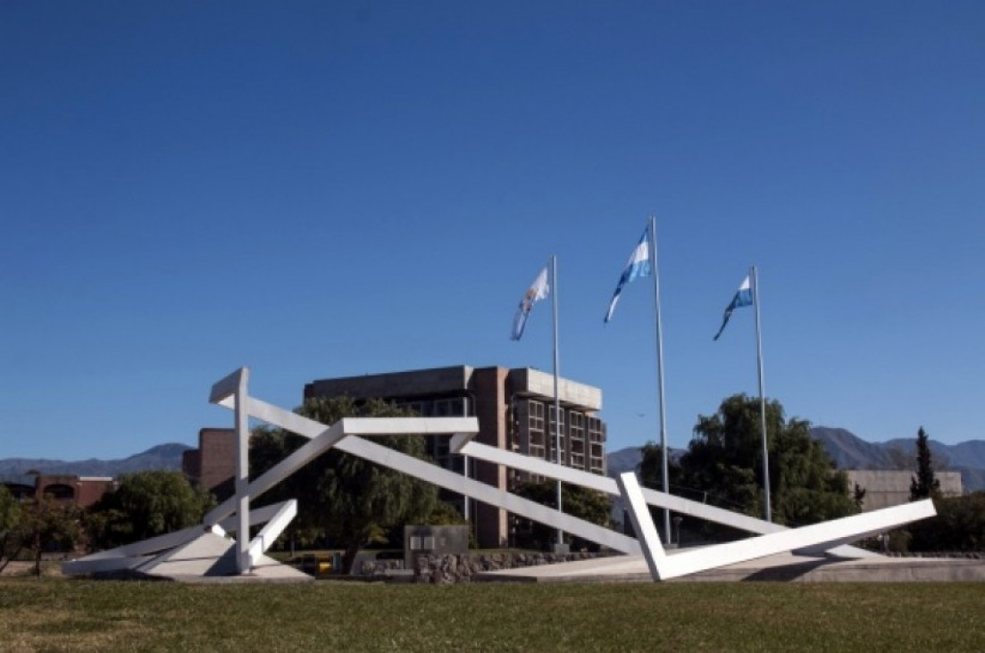 imagen La UNCUYO invita a defender la educación, la ciencia y el sistema universitario argentino