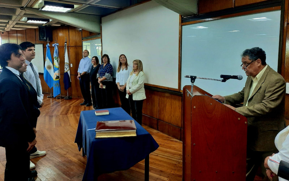 imagen Se tomó juramento a nuevos egresados y egresadas de la Facultad