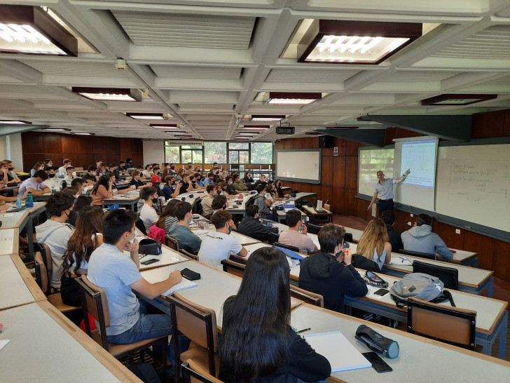 imagen Estudiantes deberán responder las encuestas obligatorias para completar su inscripción a las asignaturas