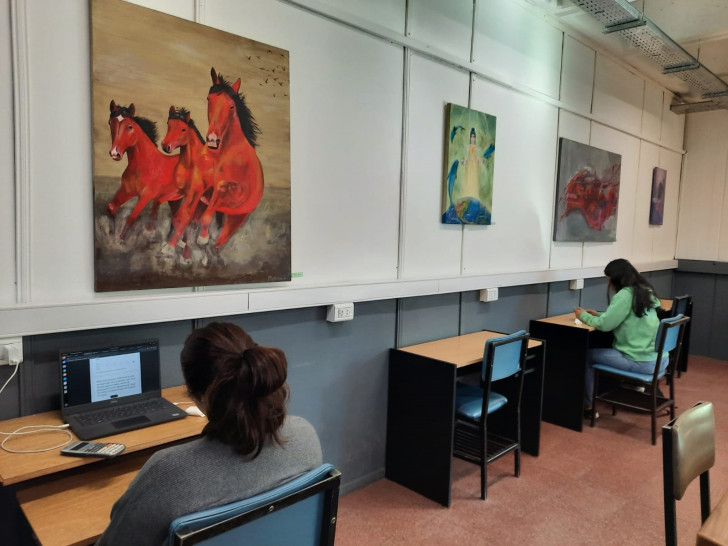 imagen La Biblioteca de la Facultad de Ingeniería presenta 15 obras de Silvia Maturano