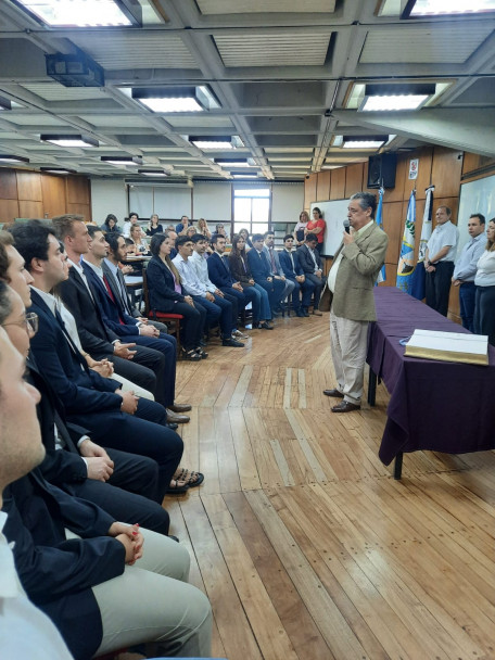 imagen Se tomó juramento a nuevos egresados y egresadas de la Facultad