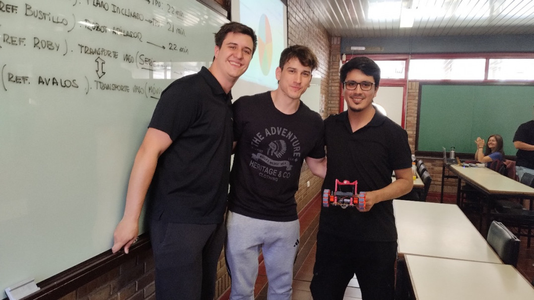 imagen Estudiantes de Mecatrónica presentaron proyectos de robótica