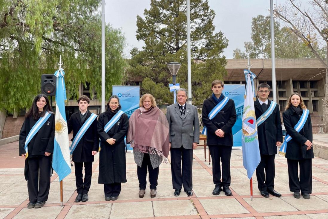 imagen Se realizó el cambio de atributos de la Bandera Nacional y Provincial