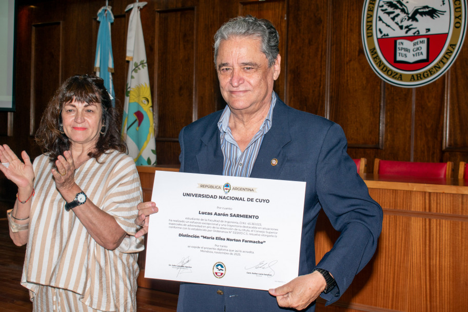 imagen Mario Sánchez recibió la distinción en nombre de Lucas Sarmiento