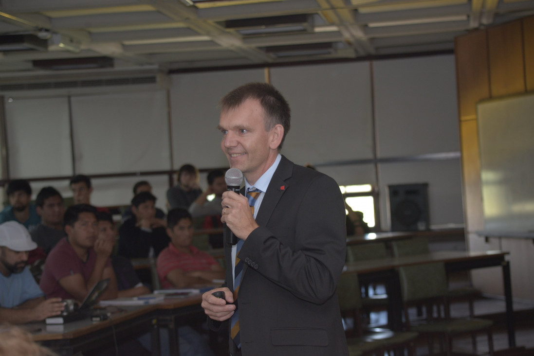 imagen Se realizó serie de conferencias sobre Nanotecnología y sensores