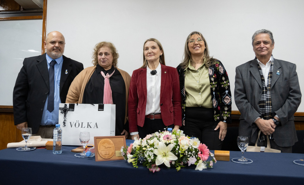 imagen Patricia Infante y Eduardo Iriarte asumieron como decana y vicedecano para el período 2026-2030