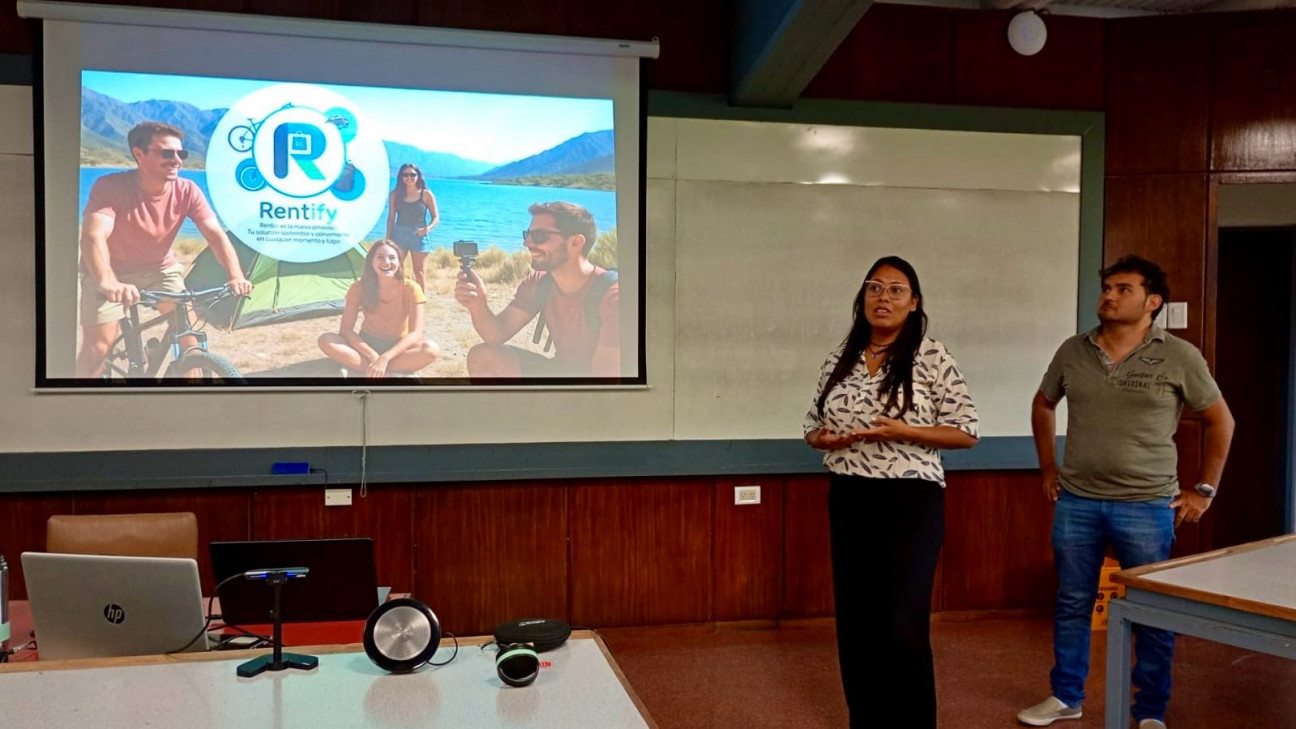 imagen Estudiantes fortalecen su formación conociendo proyectos de emprendedores locales