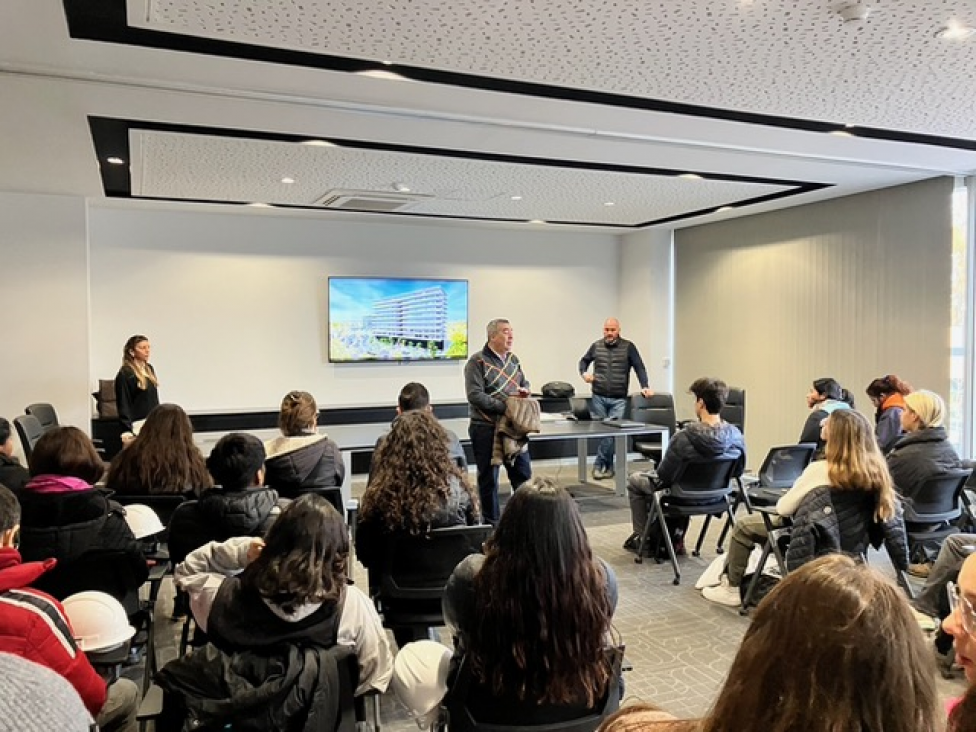 imagen Estudiantes de Arquitectura realizaron visita al Complejo Vistapueblo