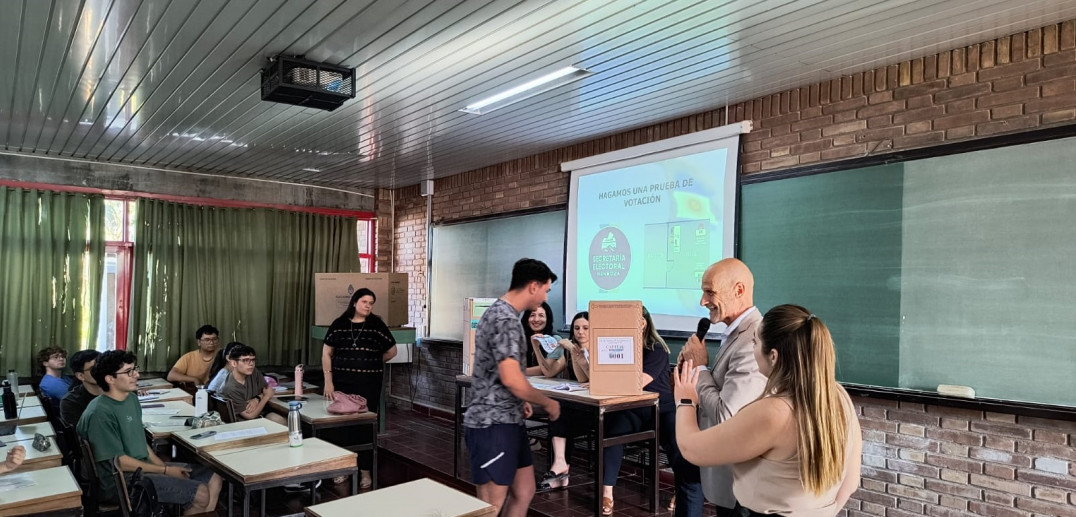 imagen Se realizó charla informativa sobre las Elecciones Legislativas 2025