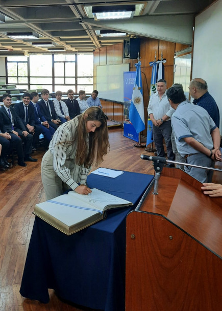imagen Juraron 19 nuevos egresados y egresadas de la Facultad