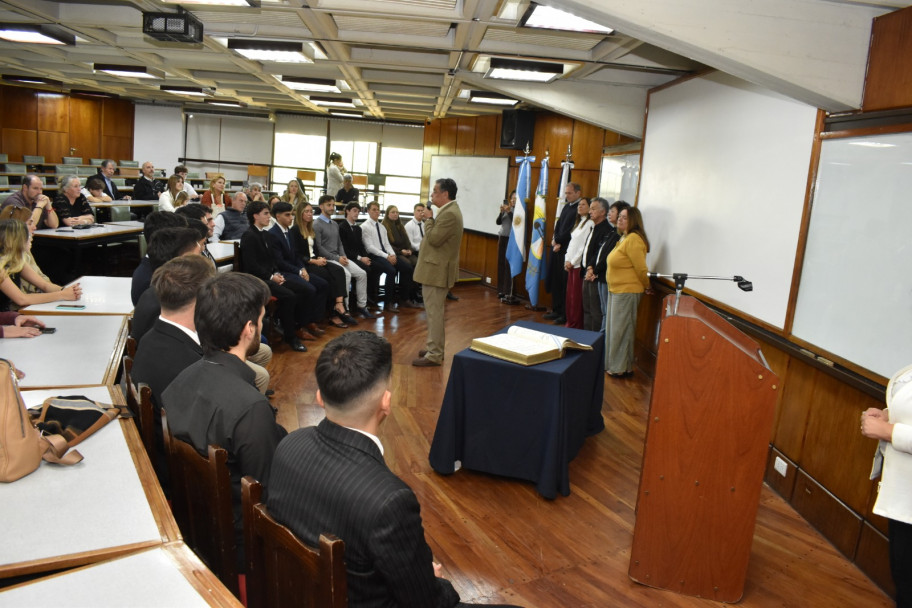 imagen Nuevos egresados y egresadas prestaron juramento en la Facultad de Ingeniería