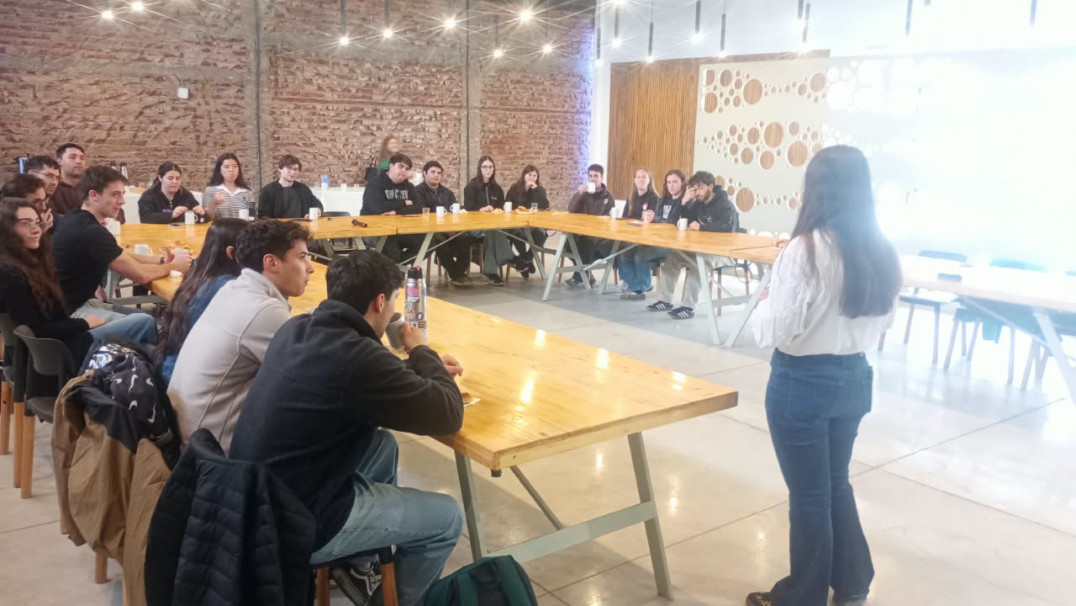 imagen Estudiantes participaron de una jornada de innovación y vinculación tecnológica en Polo Cumbrar