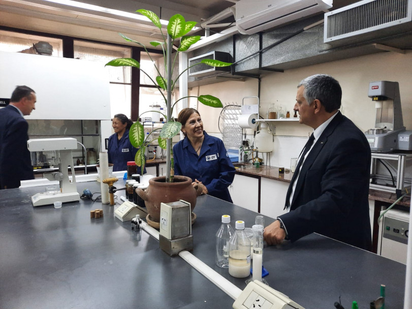 imagen El presidente y CEO de YPF visitó la Facultad 