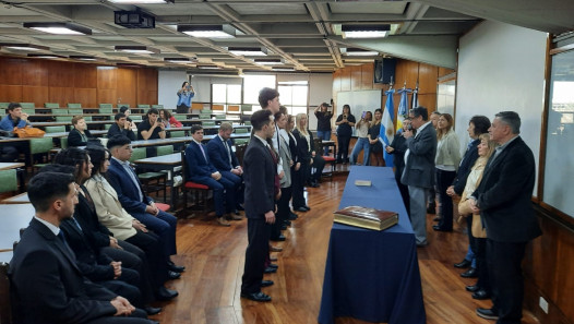 imagen El vicedecano tomó juramento a nuevos egresados y egresadas de la Facultad
