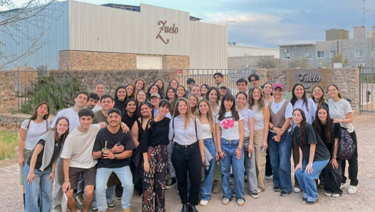 imagen Estudiantes de Arquitectura investigan la infraestructura de Zuelo para diseñar un centro oleoturístico