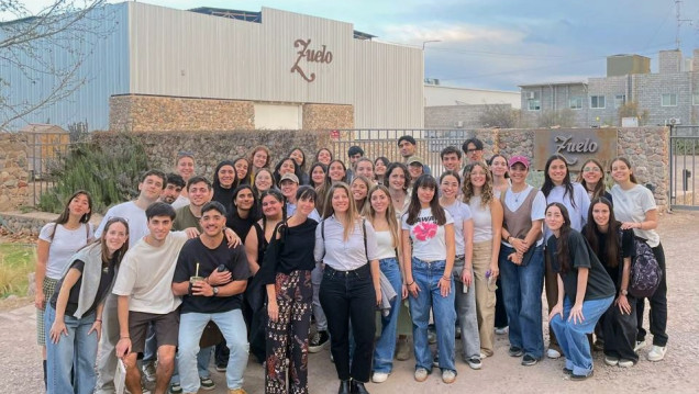 imagen Estudiantes de Arquitectura investigan la infraestructura de Zuelo para diseñar un centro oleoturístico