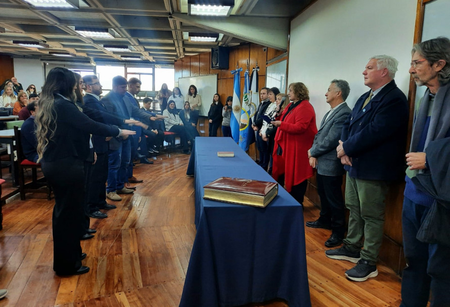 imagen Juraron nuevos egresados y egresadas de la Facultad