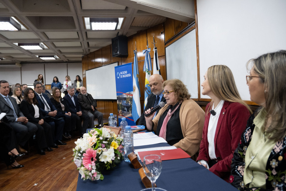 imagen Patricia Infante y Eduardo Iriarte asumieron como decana y vicedecano para el período 2026-2030