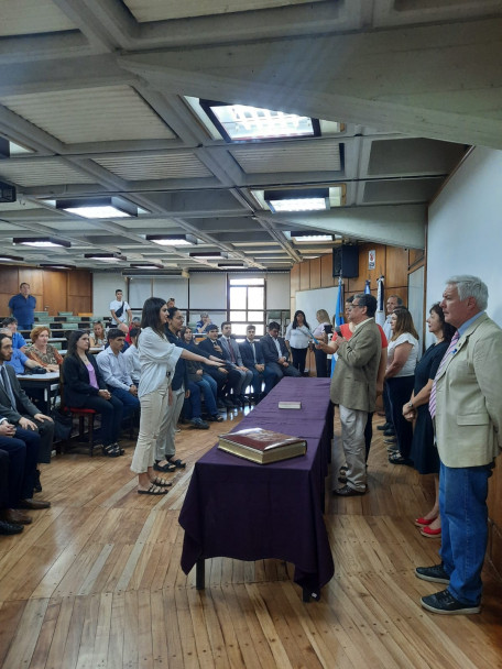 imagen Se tomó juramento a nuevos egresados y egresadas de la Facultad