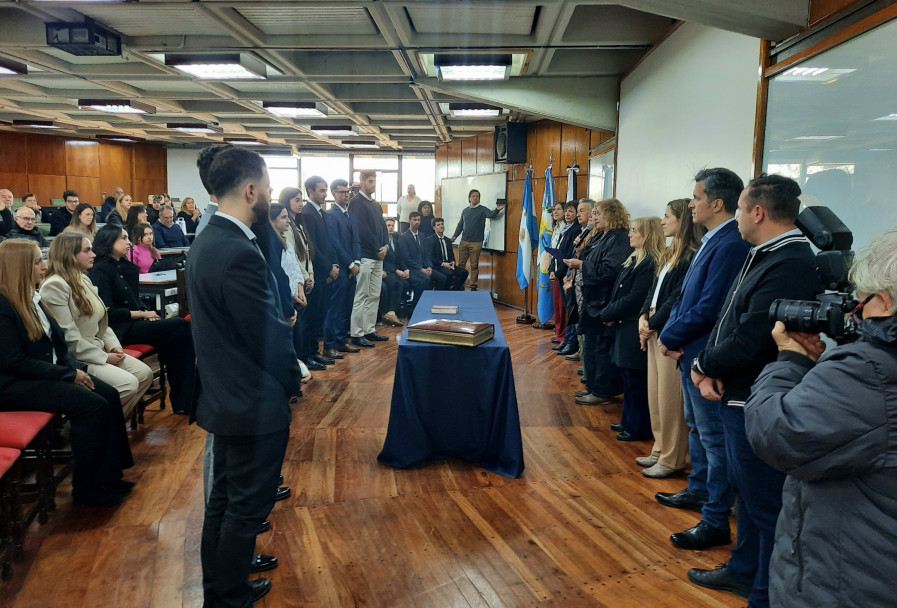 imagen La Decana tomó juramento a nuevos egresados y egresadas de la Facultad