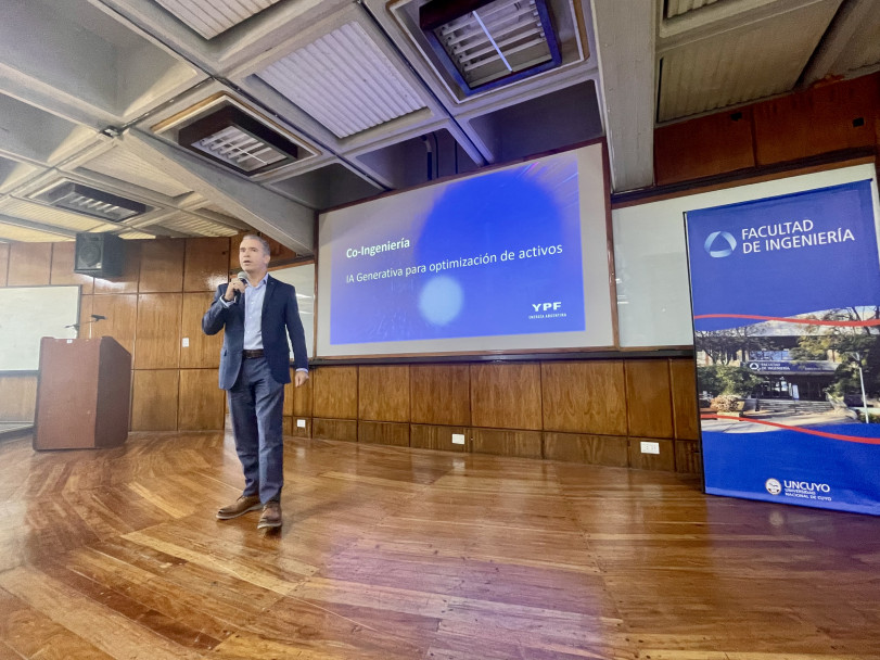 imagen La Facultad recibió a Mauricio Martín para una charla sobre inteligencia artificial en la industria energética